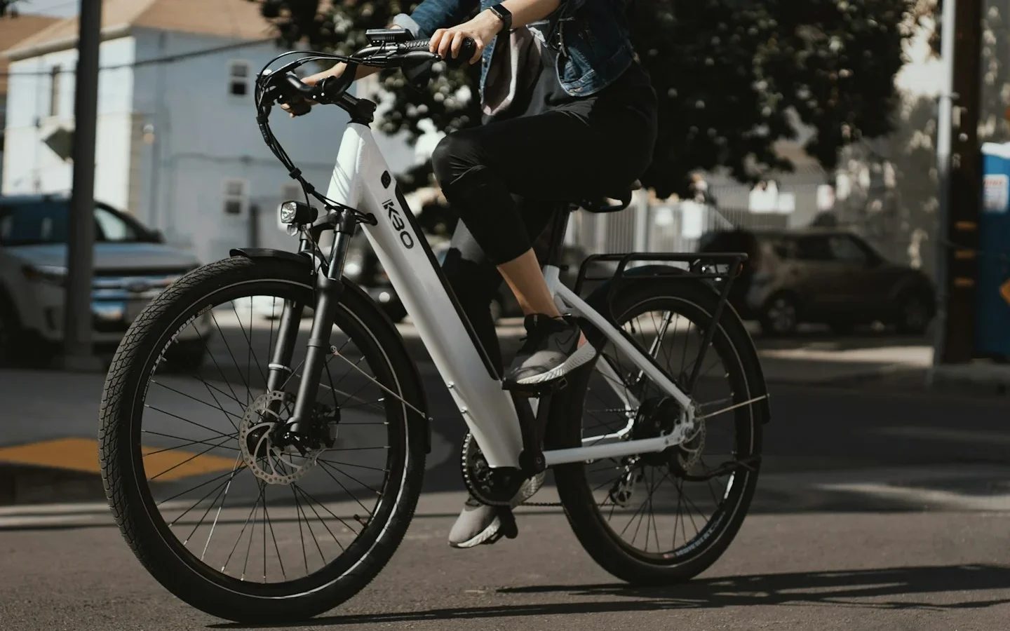 Vélo à assistance électrique lors d'une balade, image illustrative de la mobilité à Hanoï